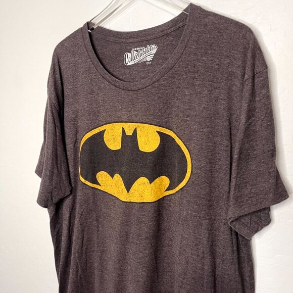 Old Navy Collectabilitees Batman Gray T-Shirt 2XLT - Picture 2 of 3